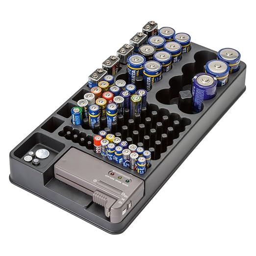 EUROtops Batteriebox mit Tester 46178 – 98 Plätze Organizer für AAA/AA/C/D/9V-Batterien, herausnehmbarer Spannungstester, wandmontierbar, sc